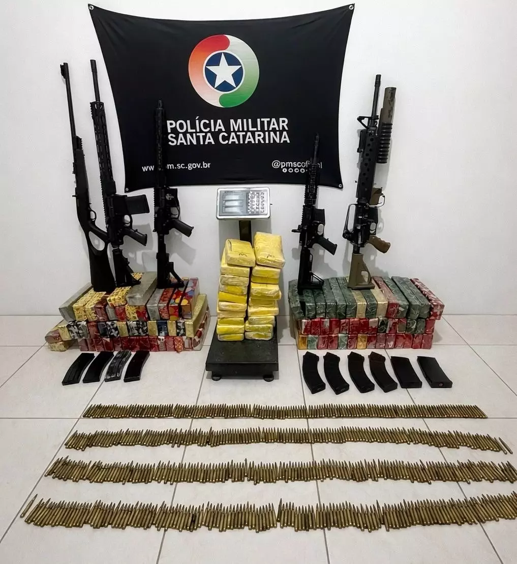 Bope apreende arsenal de guerra e drogas em Palhoça, frustrando planos de facção