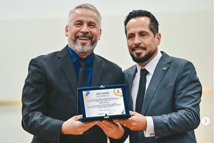 Saiba por que o ex-prefeito Salmir da Silva recebeu homenagem da Câmara de Biguaçu