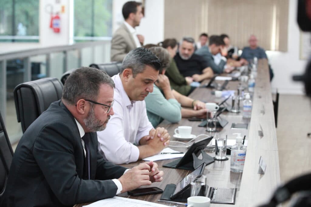 Câmara de Blumenau aprova política Festa Segura para reforçar segurança em eventos oficiais.
