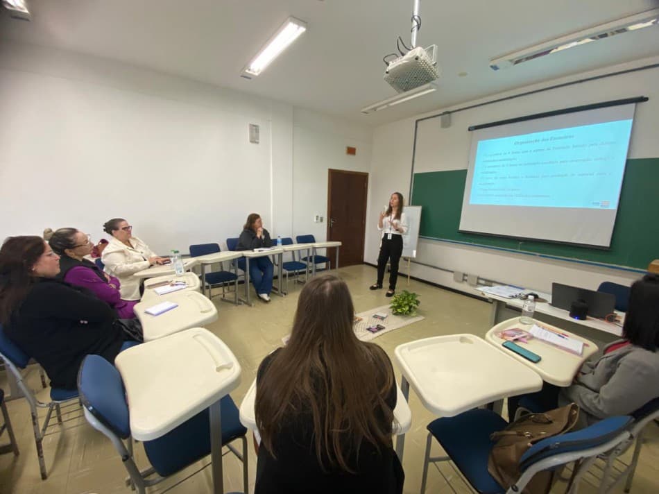 Profissionais da Educação Infantil de Blumenau trocam experiências para aprimorar o ensino.