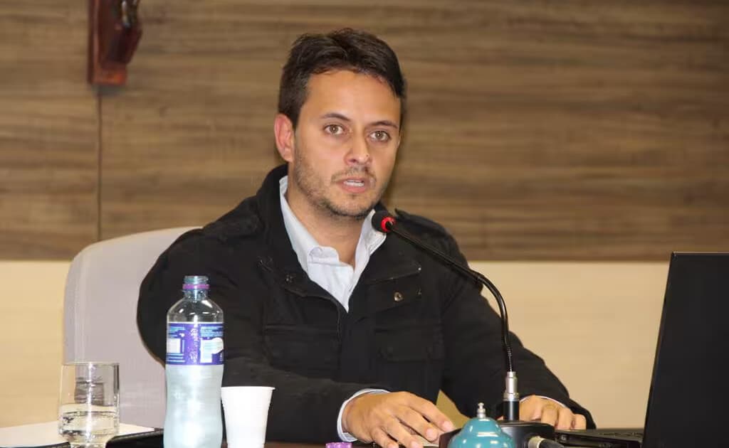 Para ex-prefeito, prefeitura deve retomar imediatamente processo para concessão do tratamento de esgoto - O Município