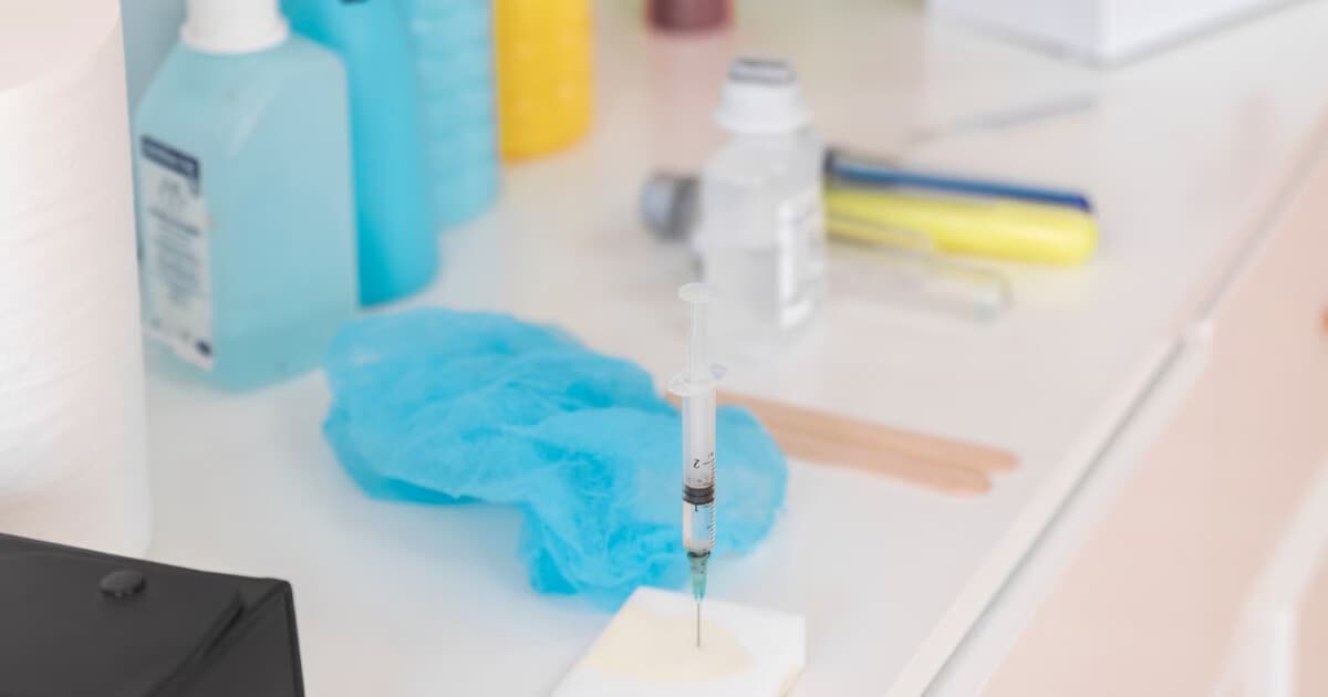 EXCLUSIVO - Consultório médico é fiscalizado em Brusque após denúncias de possíveis irregularidades em procedimentos e venda de medicamentos - O Município