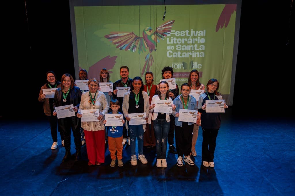 Festival Literário de Santa Catarina premia vencedores de concurso em Joinville