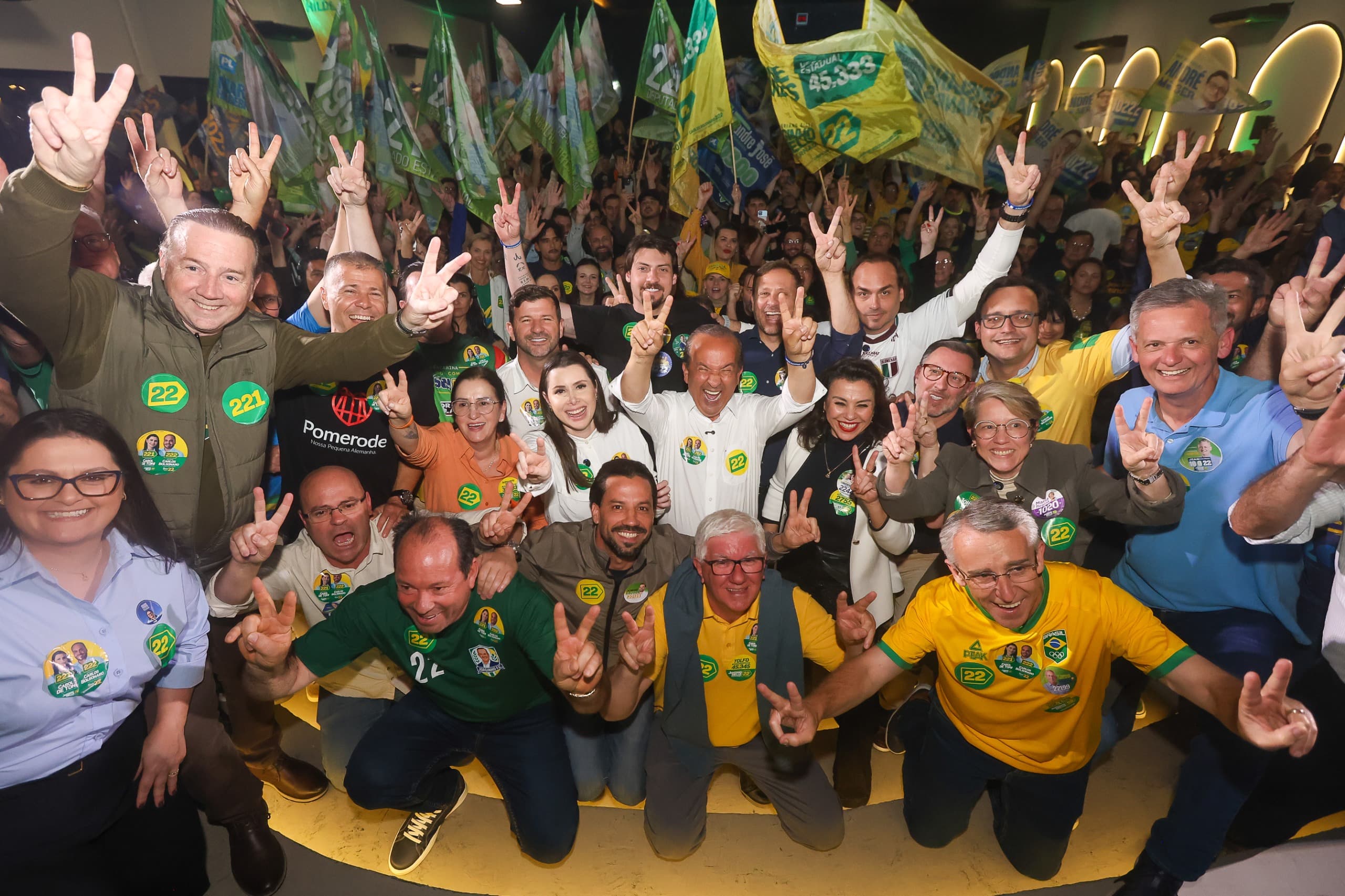 Jorginho reúne mais de 20 prefeitos e mais de 2 mil pessoas e mostra força política em Blumenau
