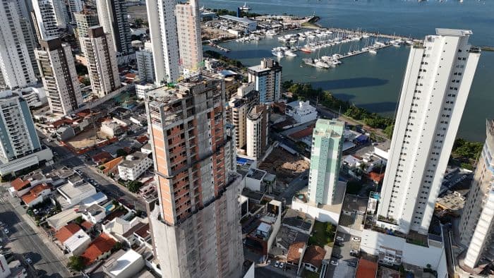 Construção Civil Redesenha Itajaí: Setor Impulsiona Transformação Urbana e Econômica