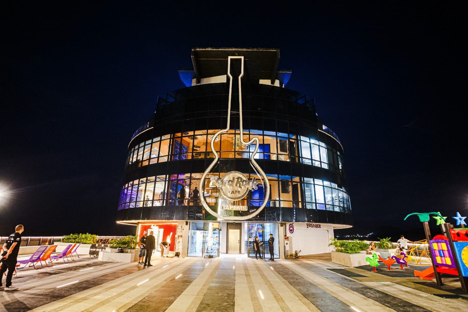 Primeiro Hard Rock Café "dentro da água" no mundo é inaugurado em SC