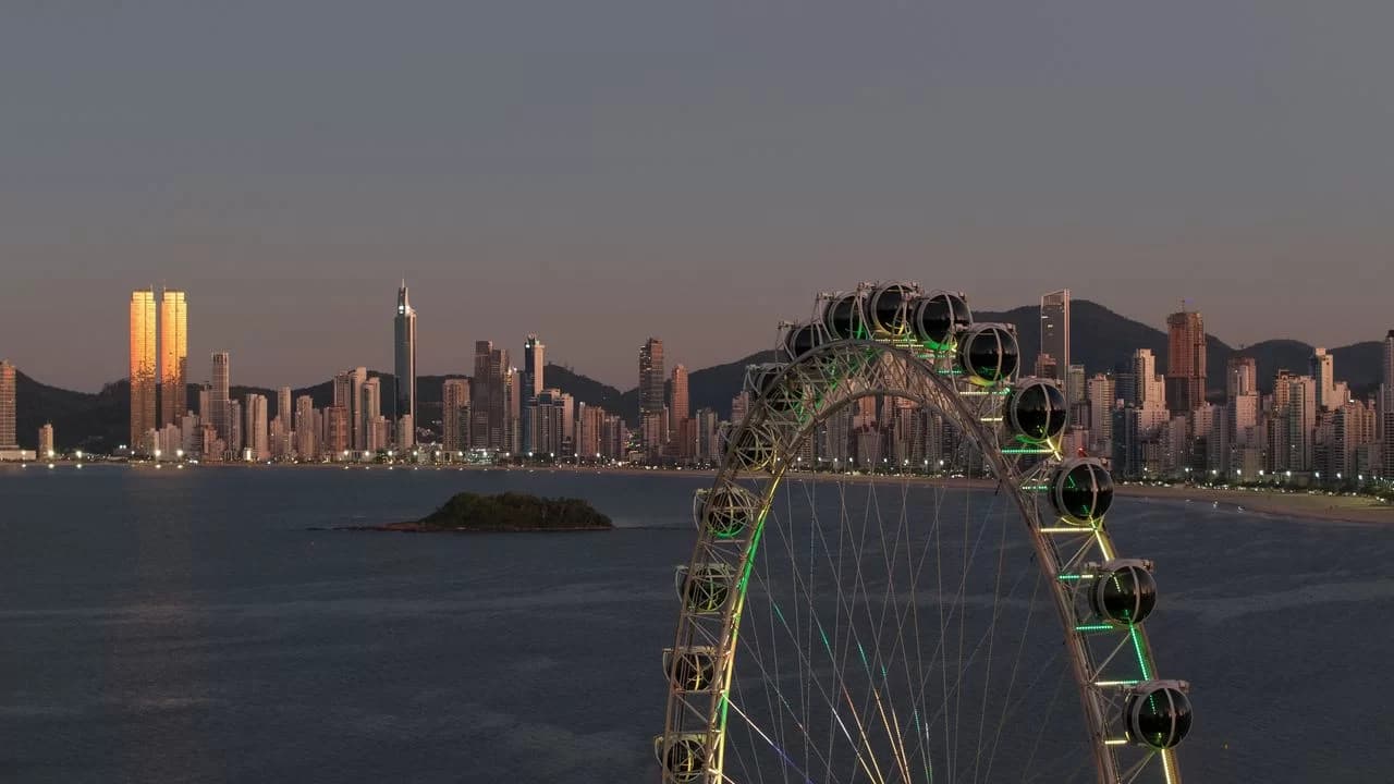 Balneário Camboriú: Construção, Eventos e Tecnologia Impulsionam Economia Além do Turismo