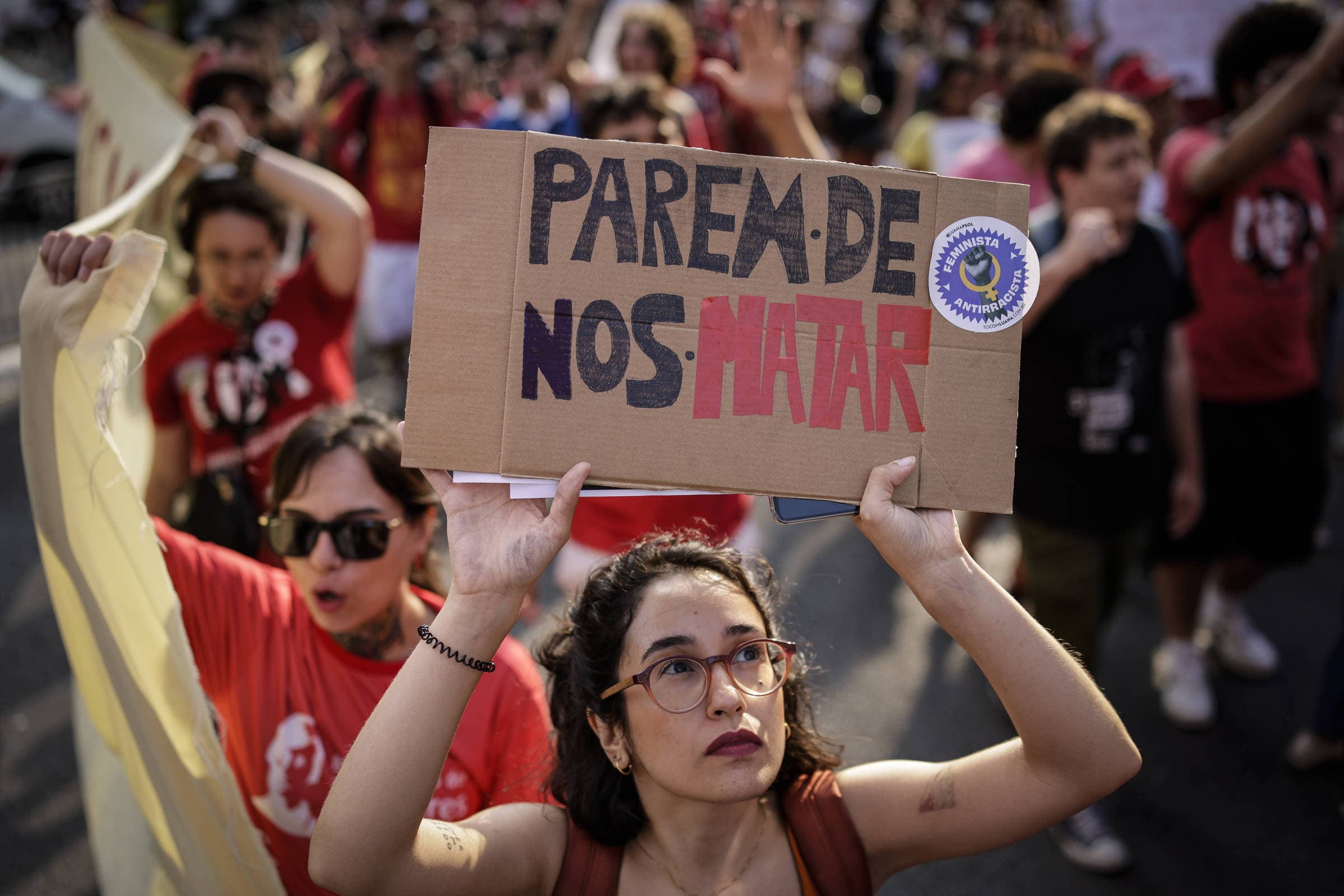 Brasil tem queda de 4,5% nos feminicídios em 2026; tentativas sobem e chegam a 12 casos por dia