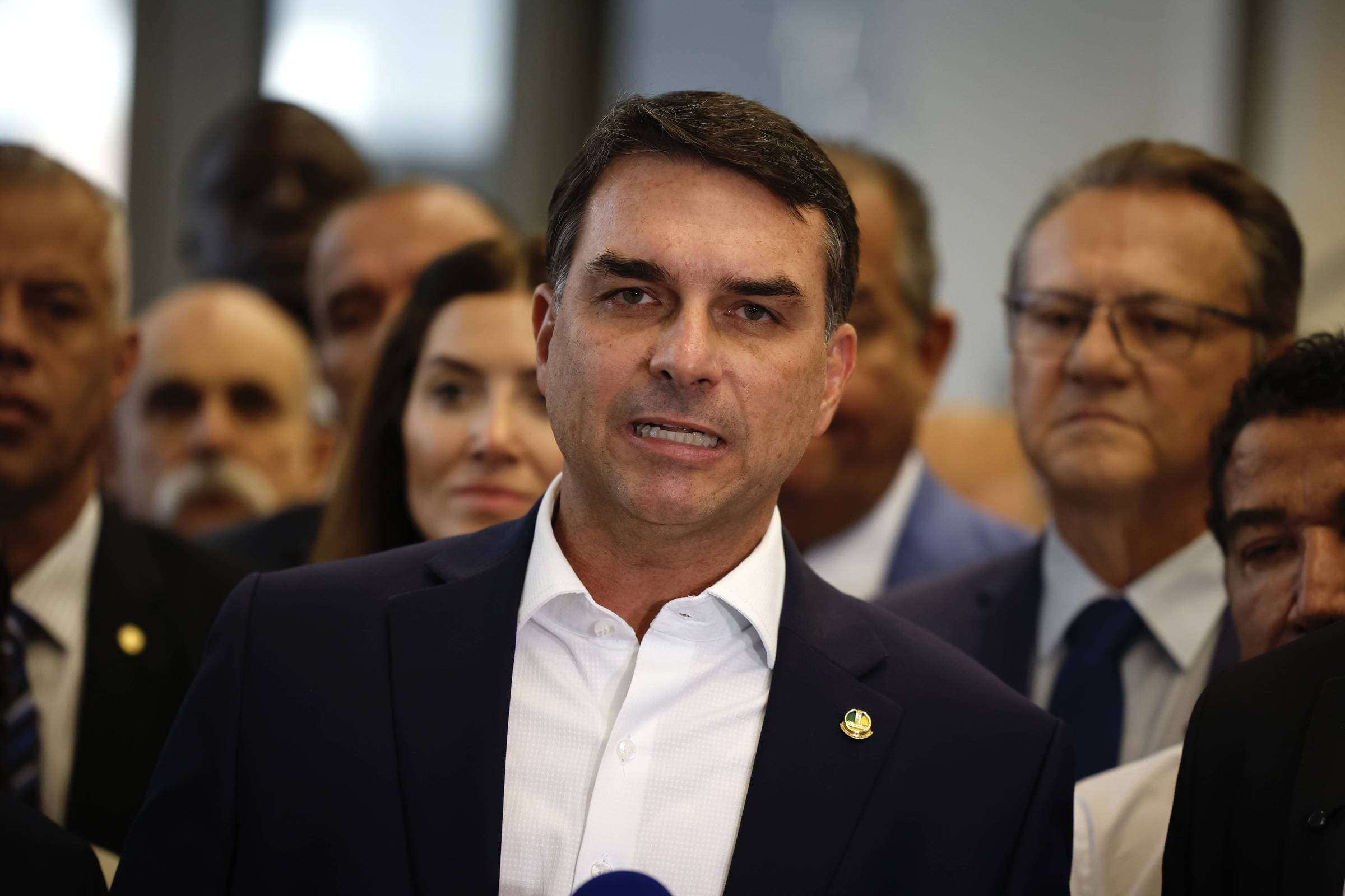 Opinião - Demétrio Magnoli: Flávio, entre a polícia e a política