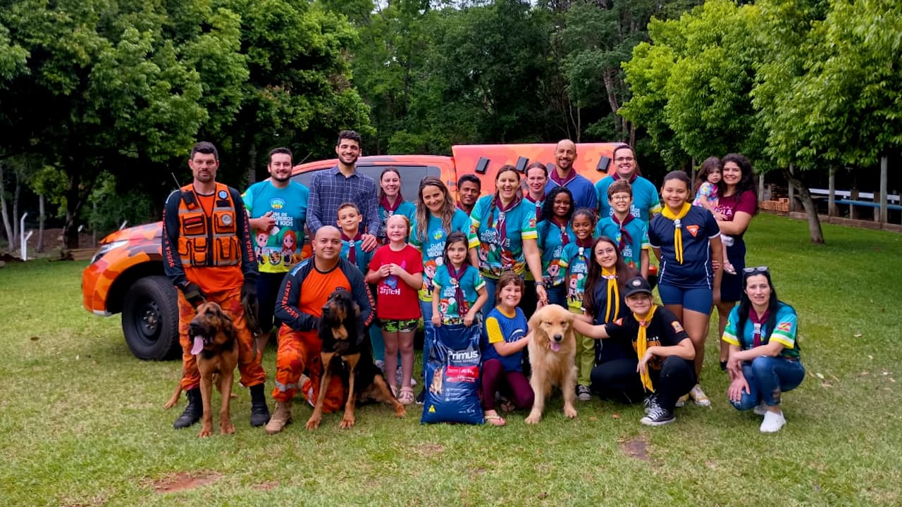 Aventureiros aprendem sobre resgate com cães de salvamento em SC