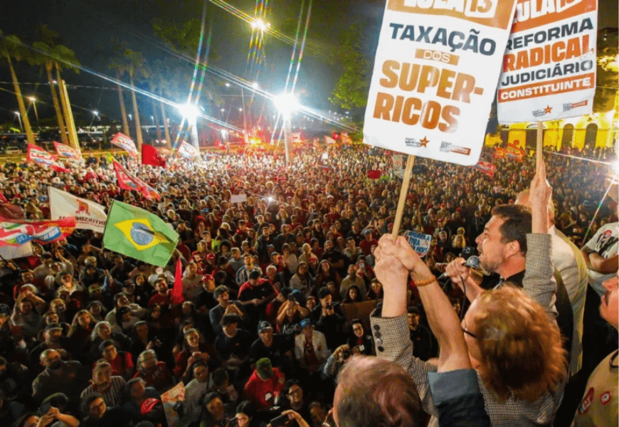Povo vai às ruas em Blumenau e Florianópolis em apoio à reeleição de Lula