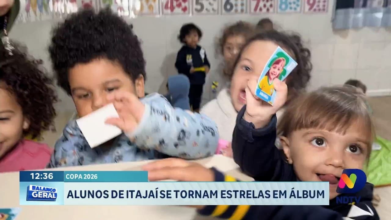 Alunos de Itajaí ganham destaque e viram estrelas em álbum da copa