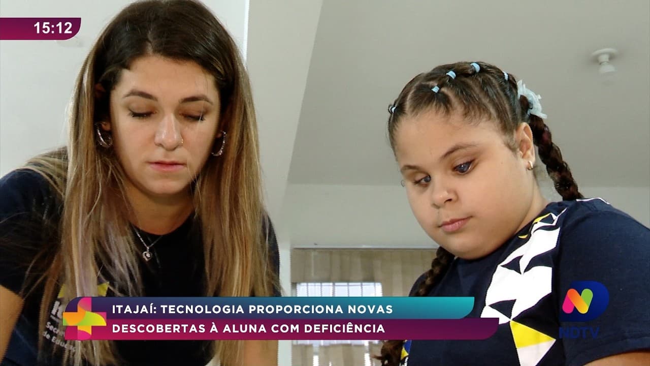 Tecnologia amplia aprendizado de aluna com deficiência em Itajaí,