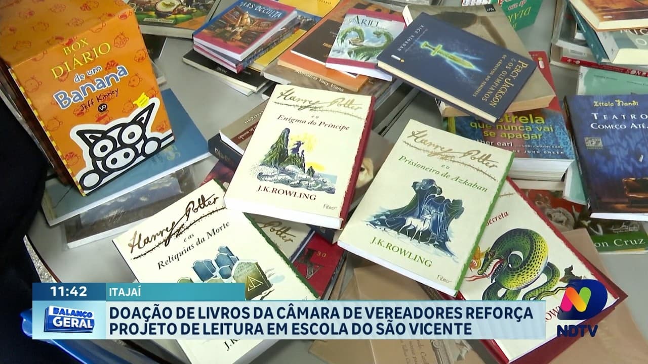 Doação de livros fortalece projeto de leitura em escola de Itajaí