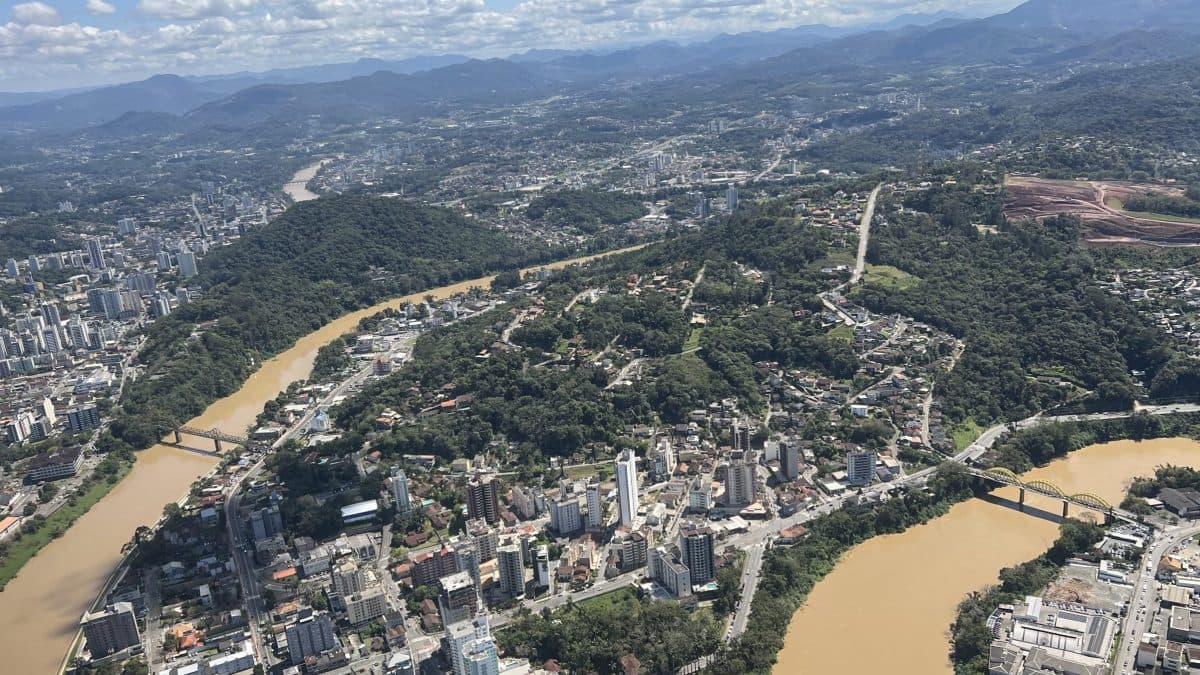 Prefeitura de Blumenau SC abre concurso com 18 vagas na Educação