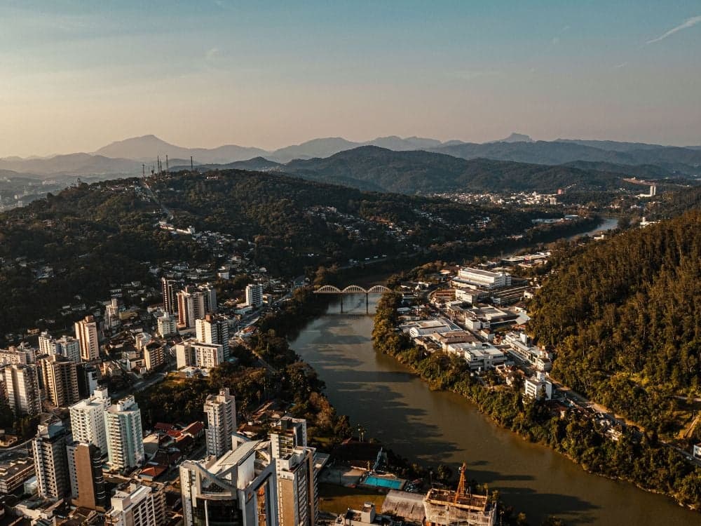 Prefeitura de Joinville SC abre concurso para Educação com 523 vagas
