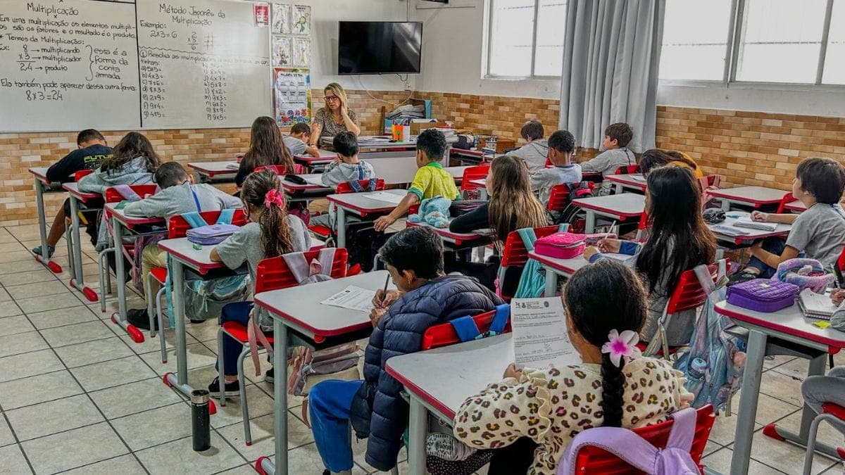 Jair Bolsonaro propõe que escolas de Balneário Camboriú contratem psicólogos para alunos
