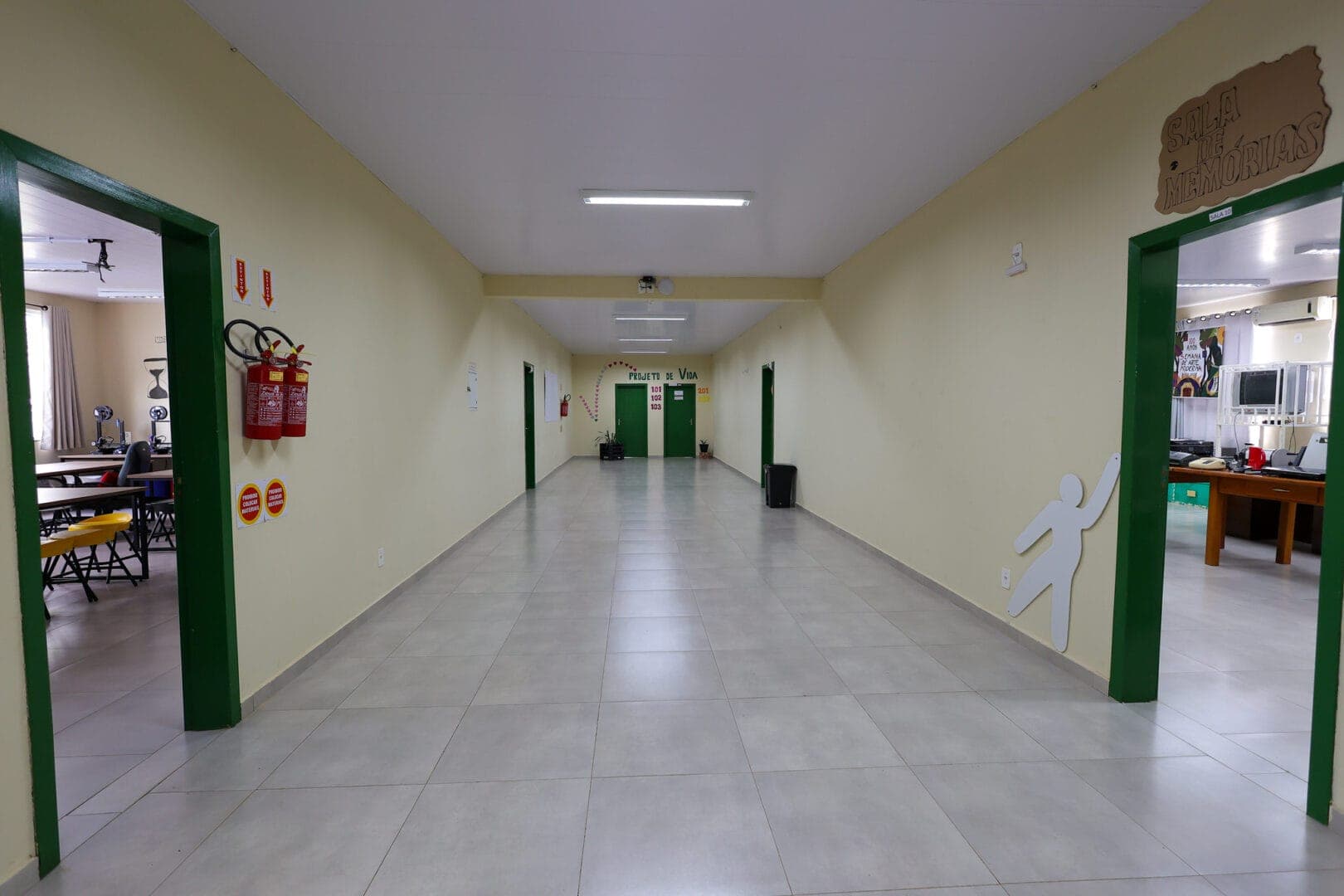 R$ 16,5 mil em SC? Professores contestam salário: "não corresponde à realidade"