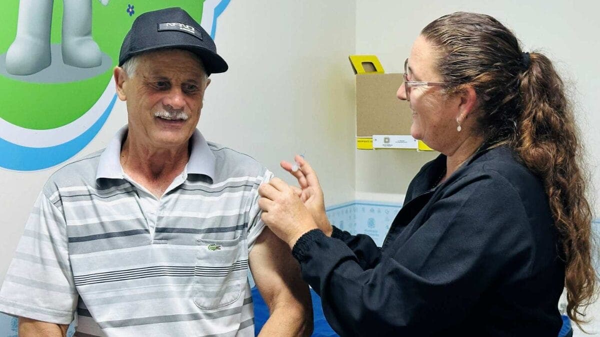 Baixo índice de vacinação contra gripe em meio a onda de frio acende alerta em Itajaí