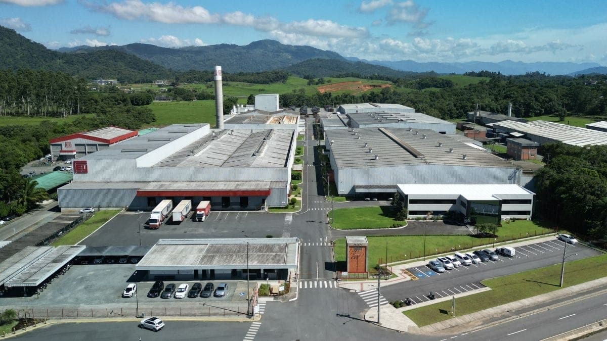 O agricultor que transformou uma fábrica de porcas em uma gigante metalúrgica de SC