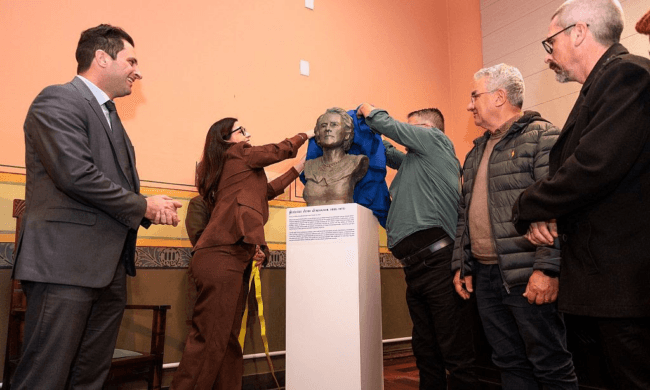 Primeiro busto feminino do Museu Histórico de Itajaí é de ex-vereadora