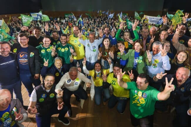 ​Jorginho Mello reúne 21 prefeitos e 2,5 mil pessoas em Lages