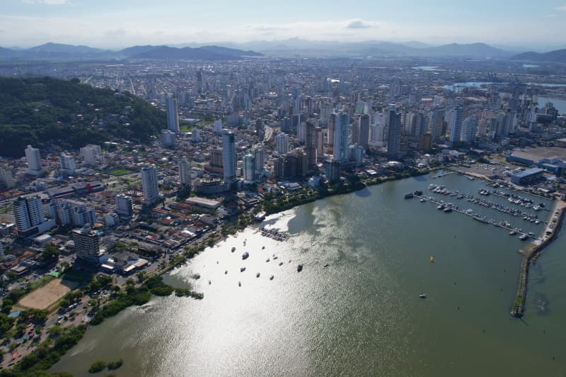 Itajaí abre 42 vagas em concursos públicos para diversas áreas; salários chegam a R$ 25 mil