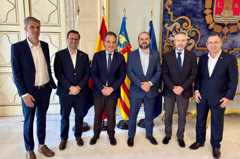 Itajaí e Alicante firmam acordo de cidades-irmãs voltado ao turismo, economia e inovação