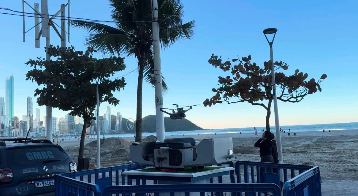 Balneário Camboriú testa drone automatizado para reforçar segurança com inteligência artificial