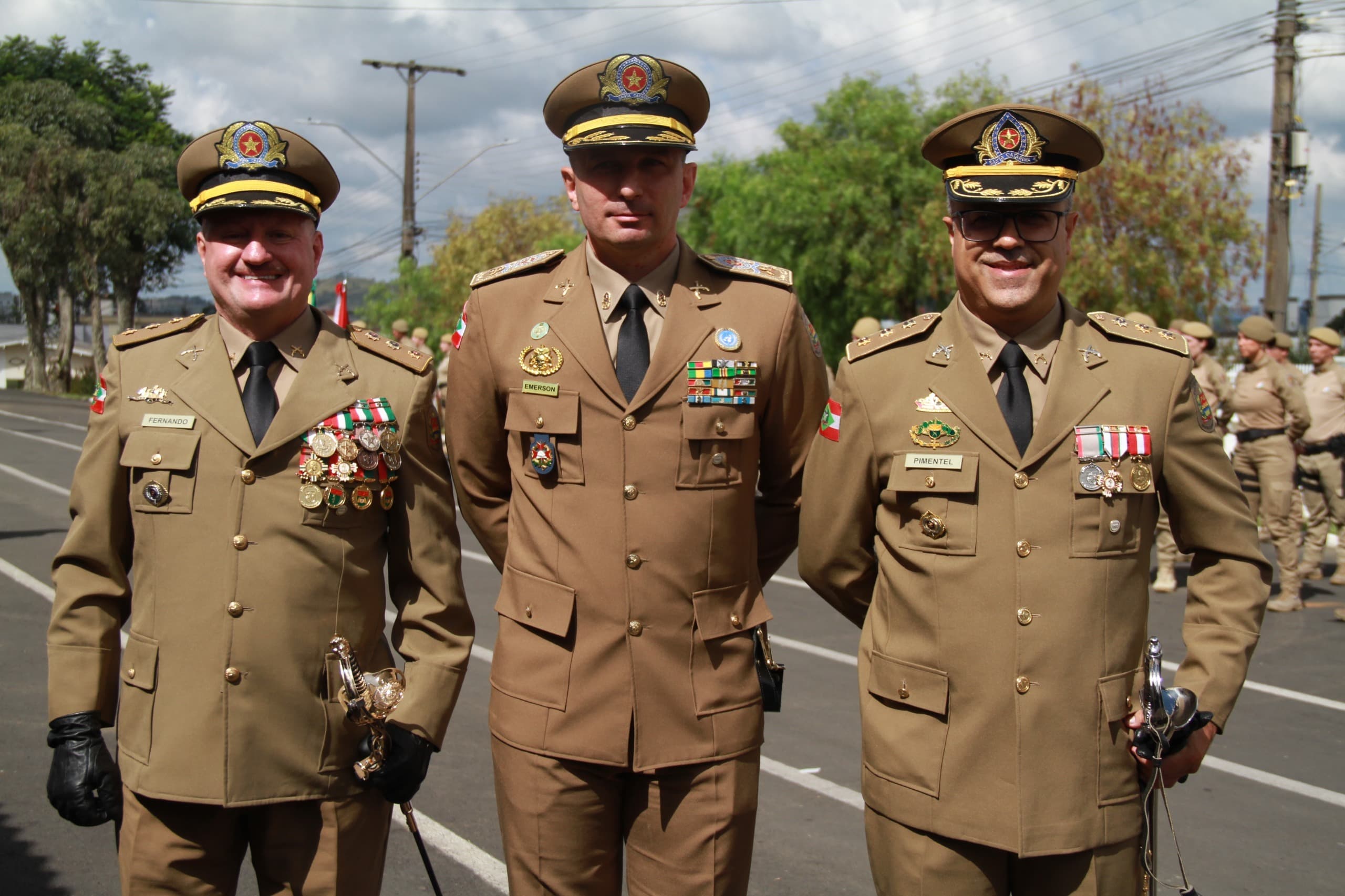 Polícia Militar realiza troca de comando regional, entrega viaturas e homenageia coronel em Lages - Notícia no Ato