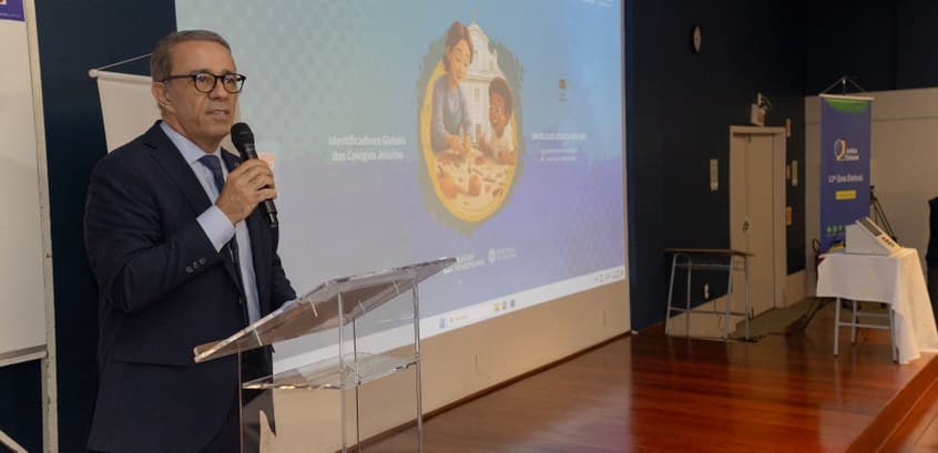 Presidente do TRE-SC incentiva participação de jovens nas Eleições 2026 durante palestra em escola de Florianópolis