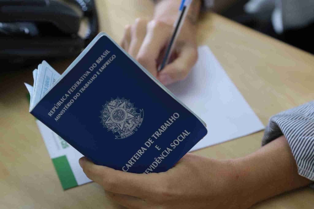 Jaraguá do Sul abre mais de 1.600 vagas de emprego; setor industrial lidera oportunidades