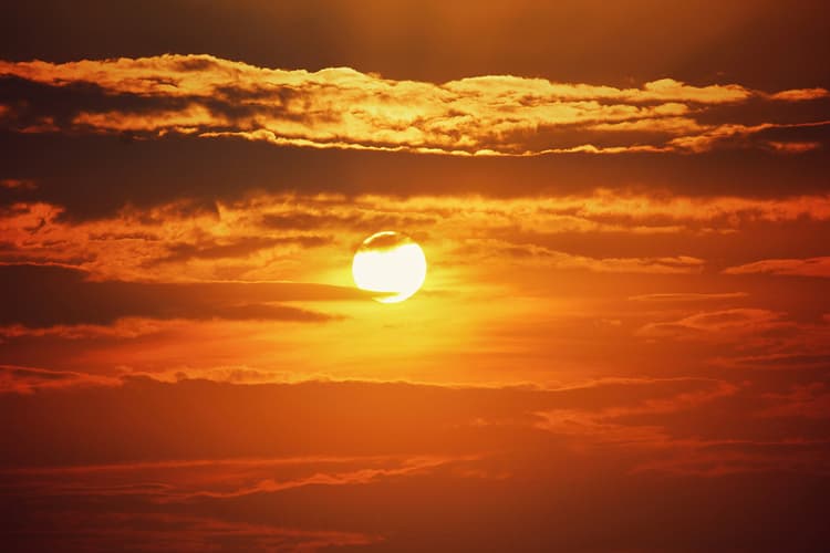 Fim de semana ensolarado em SC dá lugar a frente fria e ciclone com queda de temperatura