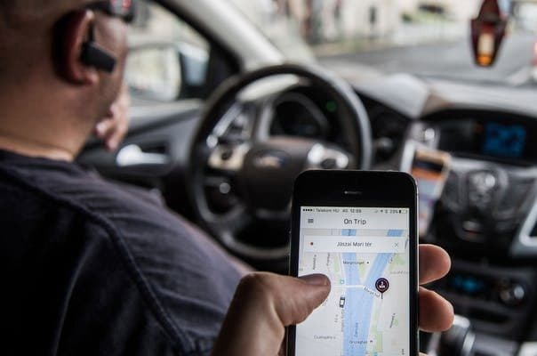 Motorista de Uber tem conta desativada após denúncias de viagens feitas “por fora”