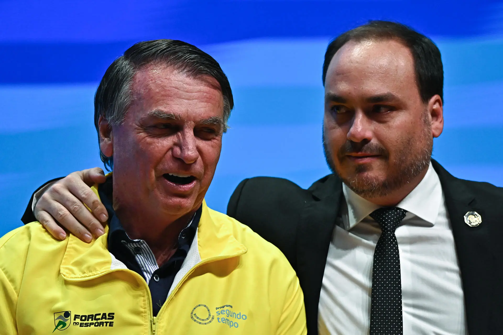 Resistência a Carlos e Jair Renan testa força de Bolsonaro em SC