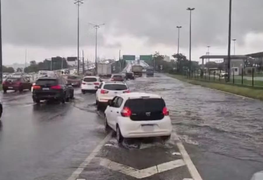 Maré alta e ressaca podem provocar novos alagamentos em Florianópolis