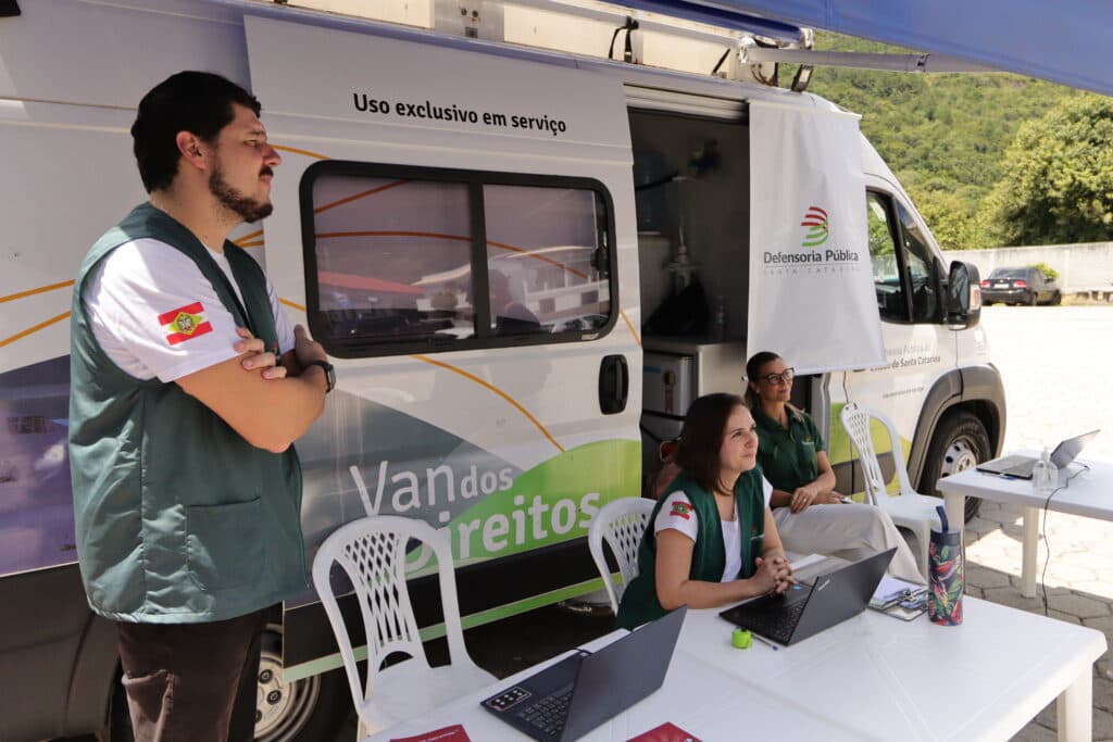 Prefeitura de Governador Celso Ramos Impulsiona Emprego e Cidadania em Feirão de Sucesso