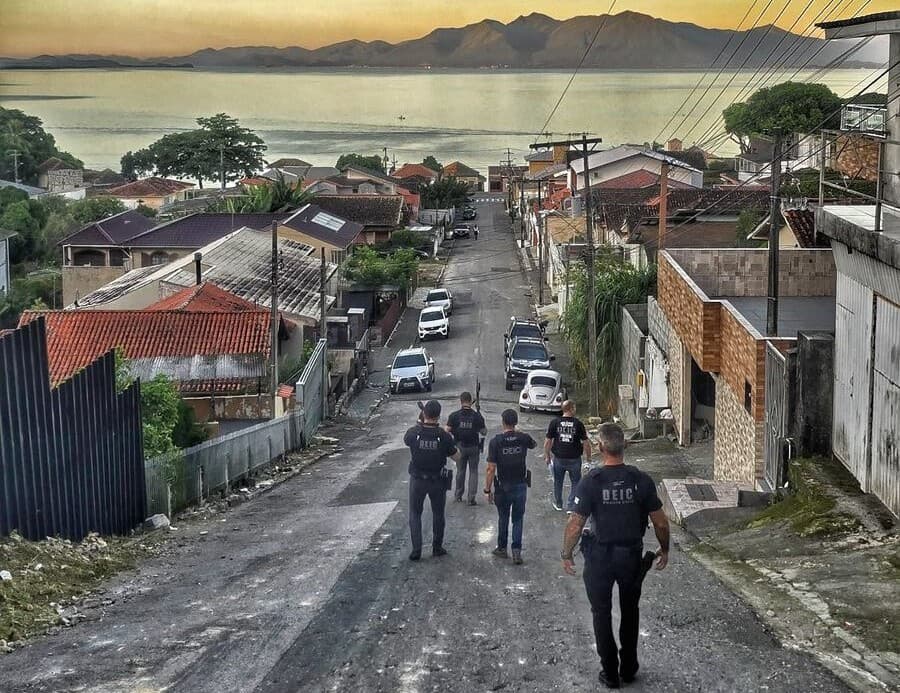 Polícia Civil de SC Investiga Universitário por Apologia ao Nazismo em Florianópolis