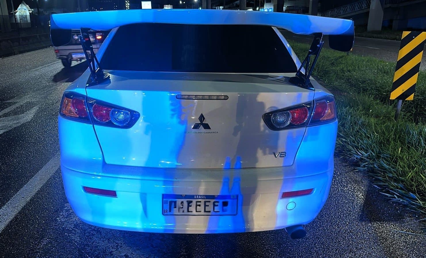 PRF detém motoristas em racha na BR-101 entre Biguaçu e São José