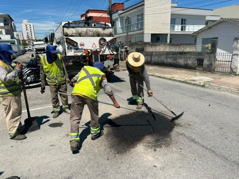 São José intensifica tapa-buracos e supera 2,5 mil reparos em ruas no primeiro trimestre