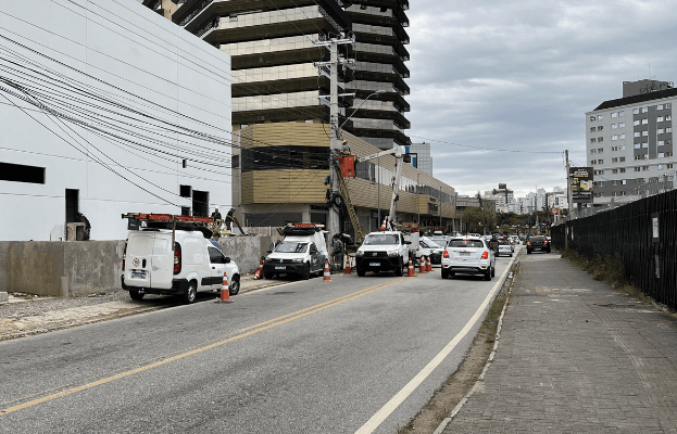 Interdição parcial em duas ruas altera trânsito no bairro Campinas, em São José