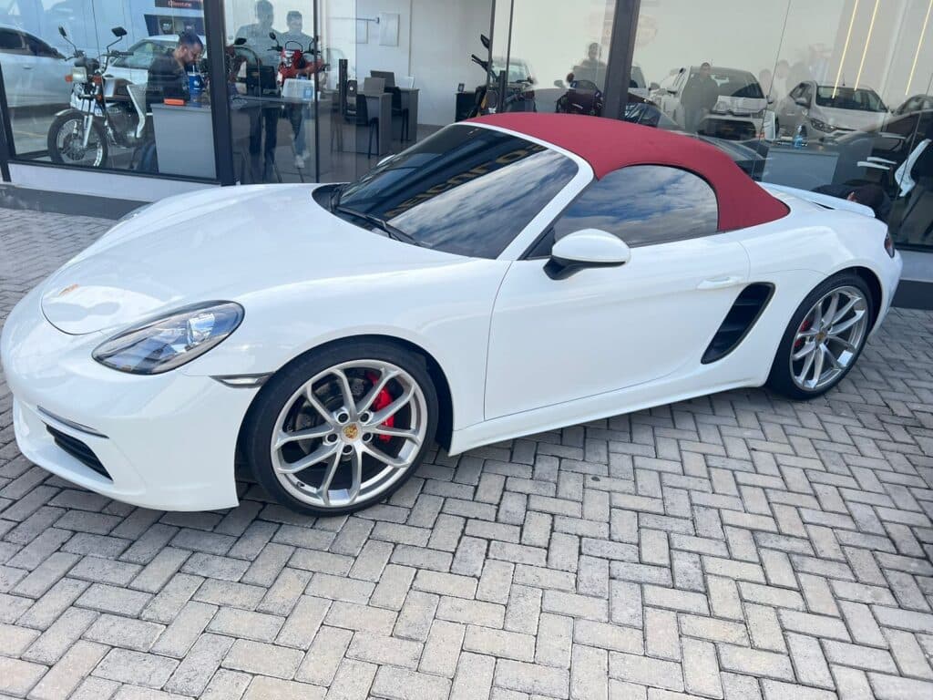 Porsche de R$ 400 mil é apreendido em São José em investigação de lavagem de dinheiro