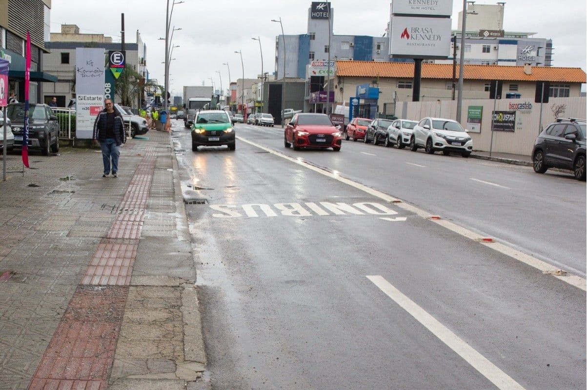 Concluída macrodrenagem na Av. Presidente Kennedy, em São José; três pistas liberadas para trânsito