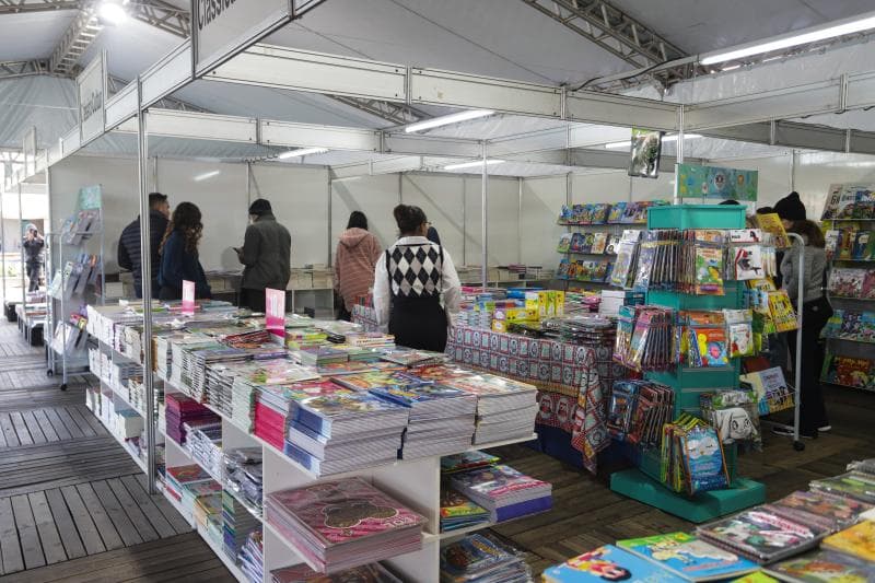Feira do Livro de Florianópolis vai até sábado com livros e atrações culturais