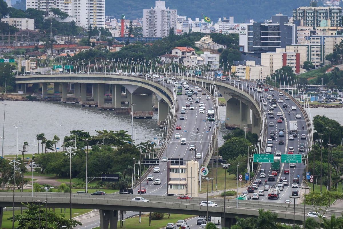 Pontes Pedro Ivo e Colombo Salles terão trânsito alterado neste fim de semana para obras e evento
