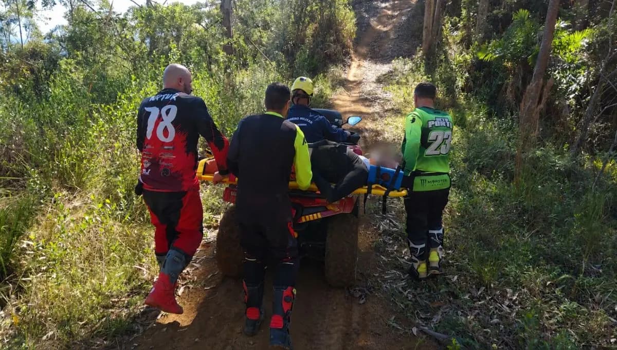Resgate Aéreo: Motociclista Acidentado em Trilha de Biguaçu é Salvo por Helicóptero da PM