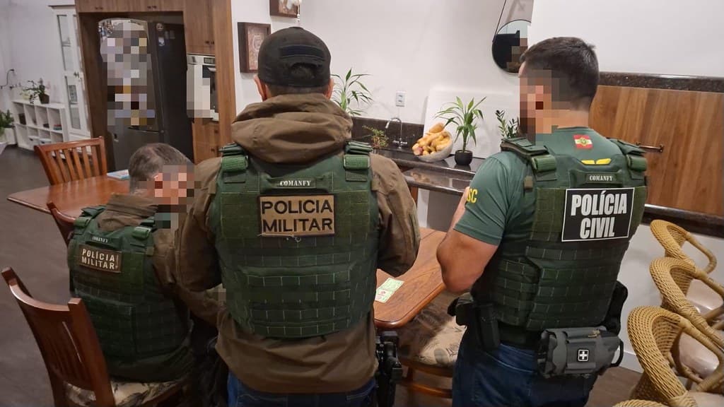 Operação mira facção criminosa e cumpre mandados em Biguaçu, Palhoça, São José e Florianópolis