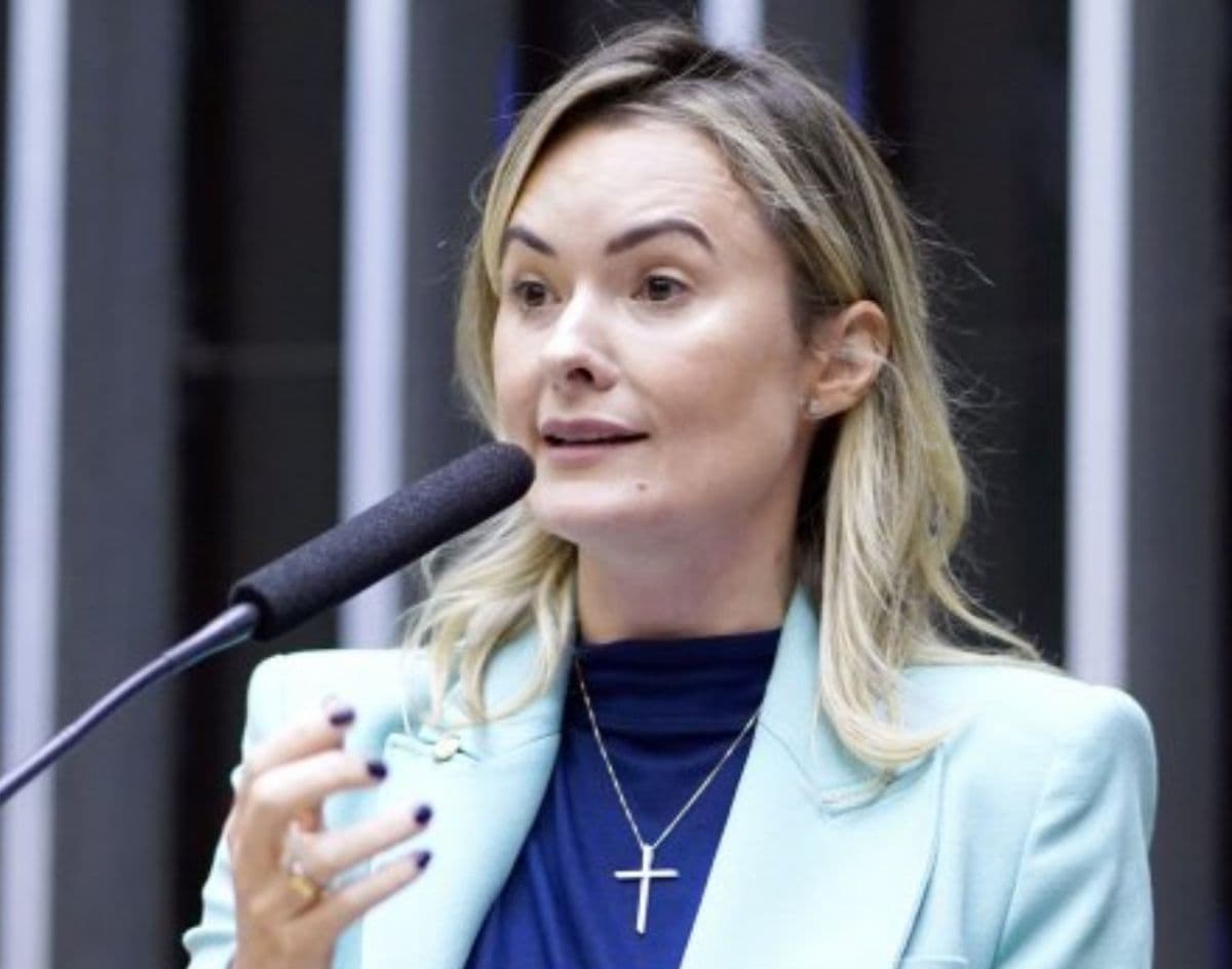 PT aciona TSE contra Flávio Bolsonaro e Júlia Zanatta por declarações sobre urnas