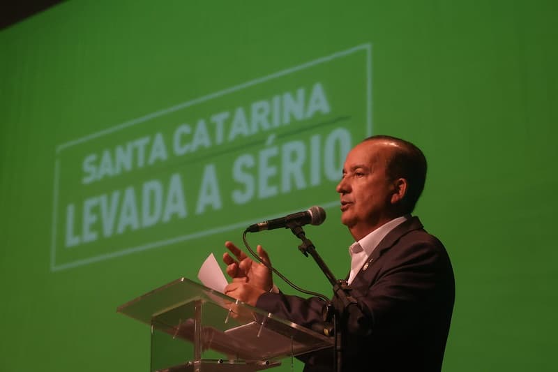 Governador retorna a Araranguá para inaugurar reforma histórica da EEB Araranguá e anunciar novos investimentos - Rádio Araranguá FM 95.5