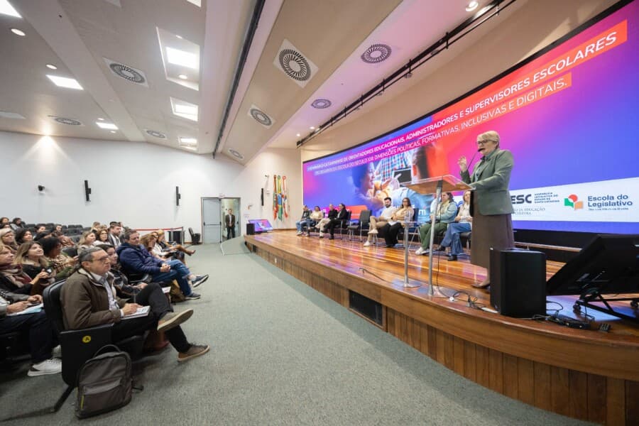 Seminário debate desafios da educação em SC - Rádio Araranguá FM 95.5